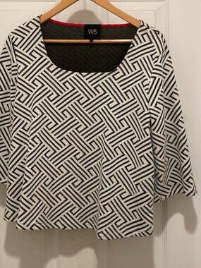 PERFECT W5 NWOT WOMEN'S WHITE & BLACK TOP with 3/4 sleeves size L